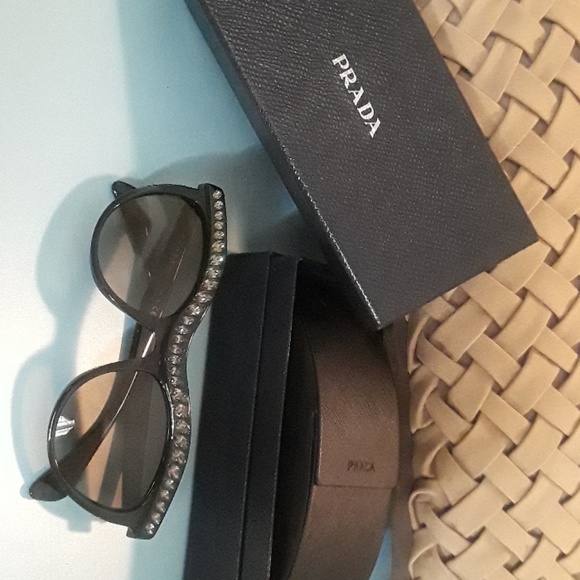 Prada sunglass - Picture 1 of 2